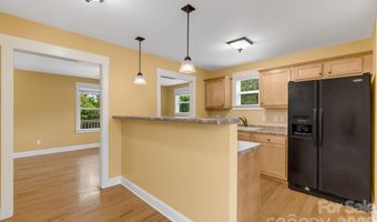 2 Cottage Cove Ln, Asheville, NC 28803