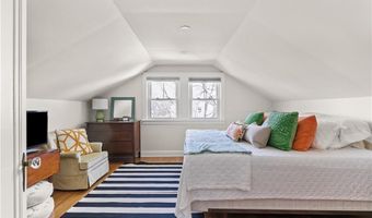 123 Beacon St, Middletown, RI 02842