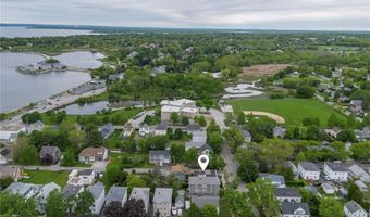 413 High St, Bristol, RI 02809