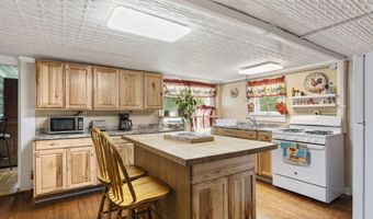 8 Cross St, Andover, ME 04216