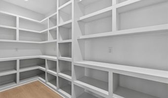 422 NE Lakota Dr, Adrian, MO 64720