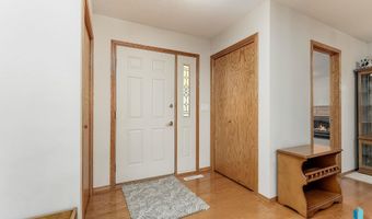 412 E Meadowlark Cir, Brandon, SD 57005