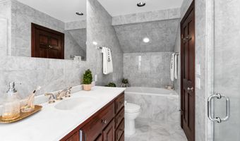 160 Pelican Rd, Middletown, NJ 07748