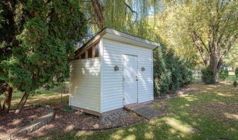 205 Westview Dr, Alma, MI 48801