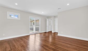 11 W Park Ave, Belford, NJ 07718