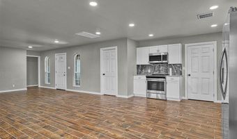 2404 N Robin St, Altus, OK 73521