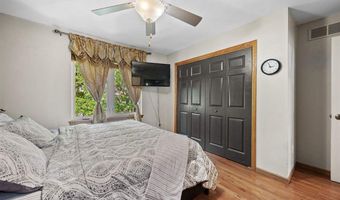 1050 Twilight Dr, North Liberty, IA 52317