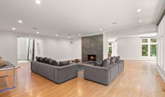 3100 N MONROE St, Arlington, VA 22207