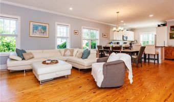 19 Eustis Ave, Newport, RI 02840