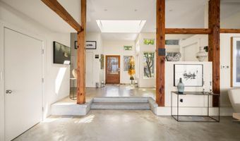19 Locust Ln, Aquinnah, MA 02535