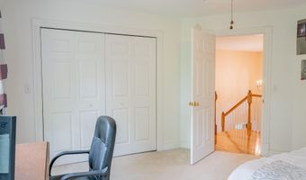 24 Surrey Ln, Falmouth, ME 04105