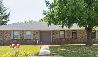 900 E Kirkwood Dr, Aurora, MO 65605