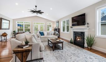 28 Blackstone Dr, Raymond, NH 03077