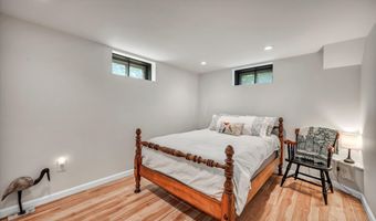 6 Woodlawn Dr, Cromwell, CT 06416