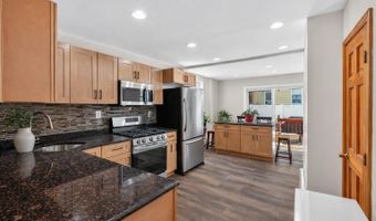 28 Willow St, Bayonne, NJ 07002