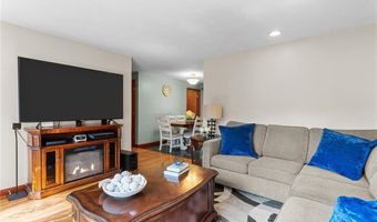 72 Winifred Ave, Warwick, RI 02889