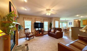 6701 Three Lakes Pkwy, Des Moines, IA 50320