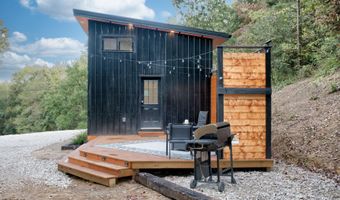 576 Pine Grove Rd, Beattyville, KY 41311