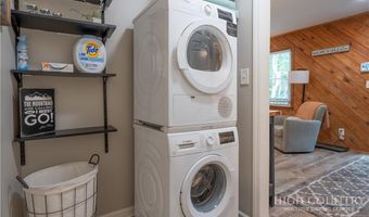 141 Snowflake Rd, Banner Elk, NC 28604