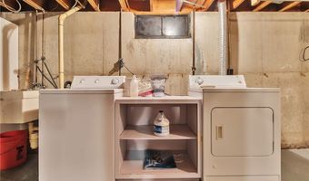 77 Sundridge Dr, Amherst, NY 14228