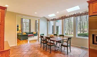 60 Pheasant Dr, East Greenwich, RI 02818