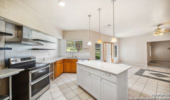 217 Sky View Dr, Adkins, TX 78101