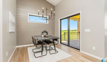 405 N Sunshine Ave, Brandon, SD 57005