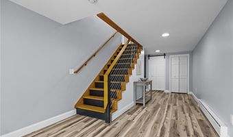 137 Overlook Dr, Warwick, RI 02818