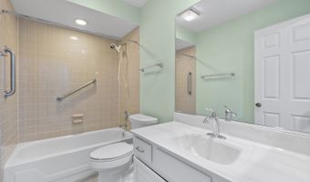 1533 N Courtland Dr, Arlington Heights, IL 60004