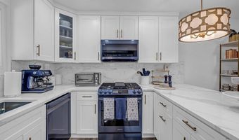 258 Clubhouse Dr, Middletown, NJ 07748