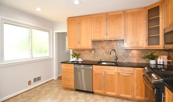 5701 RADNOR Ct, Bethesda, MD 20817