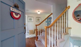 521 Corey Ln, Middletown, RI 02842