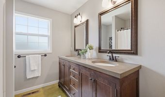 1420 CENTER St, Albany, OR 97322