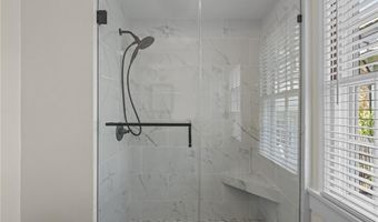60 Ayrault St, Newport, RI 02840