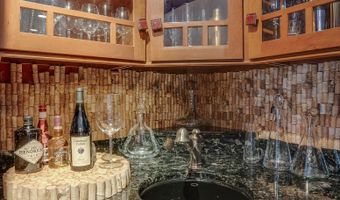 6 Williamsburg Ln, Bedford, NH 03110