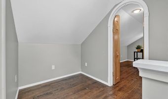 8025 McGee St, Affton, MO 63123