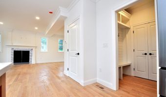 81 Club Dr, Berlin, CT 06037