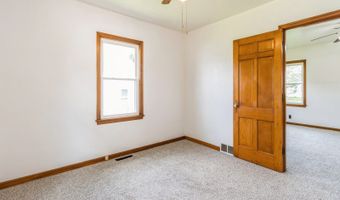 305 6th St, Adair, IA 50002