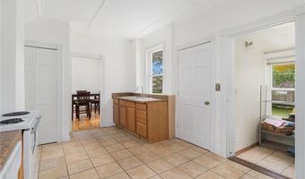 53 Warner St, Newport, RI 02840