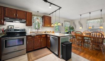 135 Liberty St 135, Clinton, CT 06413