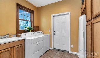 140 Library Ln, Banner Elk, NC 28604