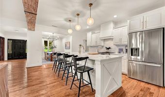 103 NE 7th St, Bentonville, AR 72712