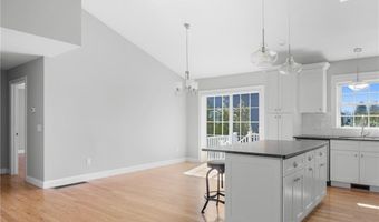 5 Thelma Ln 5, Middletown, RI 02842
