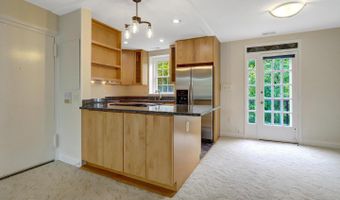 3062 S BUCHANAN St #C2, Arlington, VA 22206