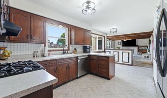 1102 Heritage Ln, Angola, IN 46703