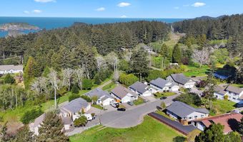 6923 OAKWOOD Ct, Brookings, OR 97415