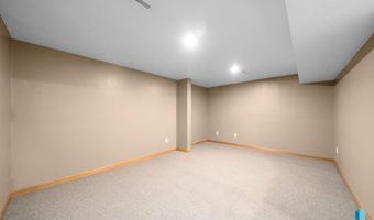 313 S 6th Ave, Brandon, SD 57005