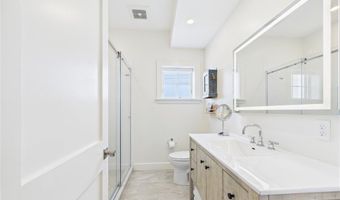 20 E Bowery St 3B, Newport, RI 02840