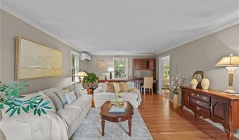 105 LYNN Cir, East Greenwich, RI 02818