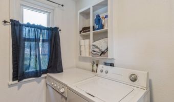 906 Grove St, Adel, IA 50003